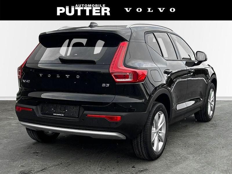 Neu Volvo XC40 Core 163 PS (119 kW) 2025 Metallic (schwarz SUV