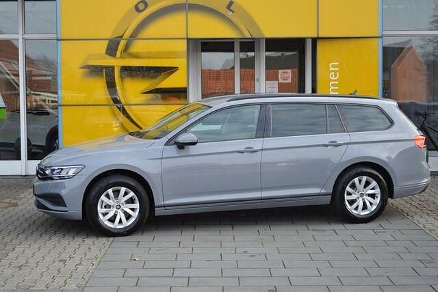 Gebraucht VW Passat 150 PS (110 kW) 2023 Mondsteingrau Kombi