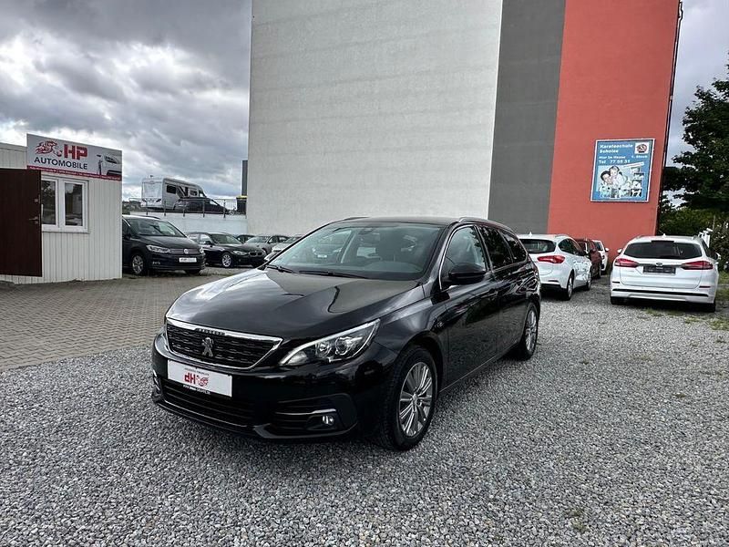 Noir perla nera schwarz Gebraucht 2021 Peugeot 308 Allure Kombi | 12.499 € (Fairer Preis) - Bild 1/4