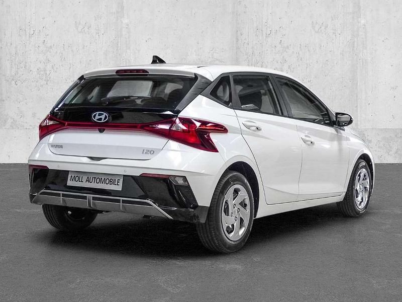 Neu Hyundai i20 Select 101 PS (74 kW) 2025 Atlas white / sol Limousine