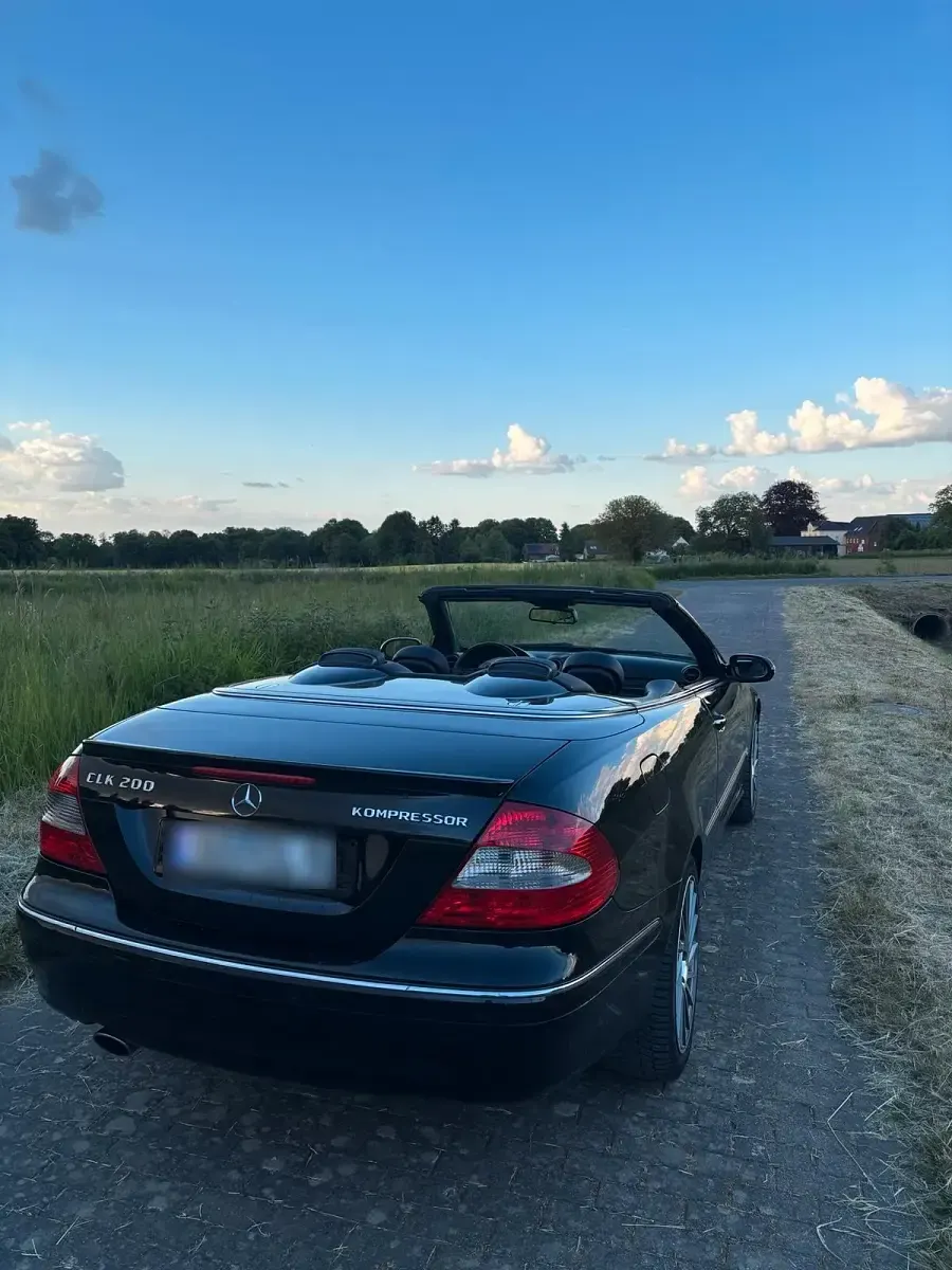 Gebraucht Mercedes CLK200 184 PS (135 kW) 2009 Schwarz Cabrio