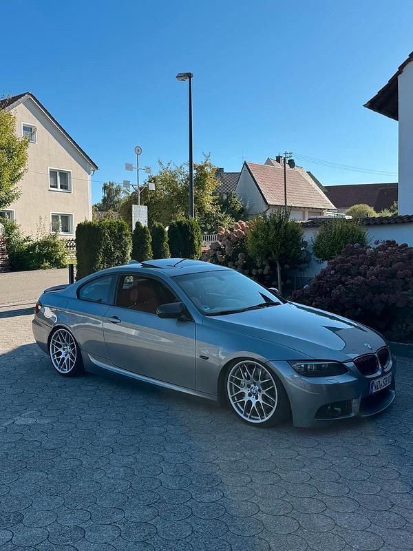 Silber Gebraucht 2010 BMW 335 Coupé | 14.999 € (Guter Preis) - Bild 1/4