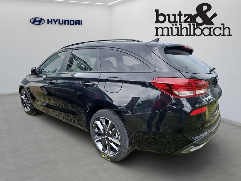 Neu Hyundai i30 Advantage 101 PS (74 kW) 2025 Schwarz Kombi