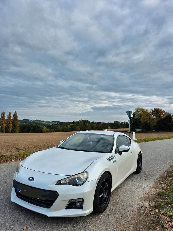 Weiß Gebraucht 2014 Subaru BRZ Coupé | 18.500 € - Bild 1/4