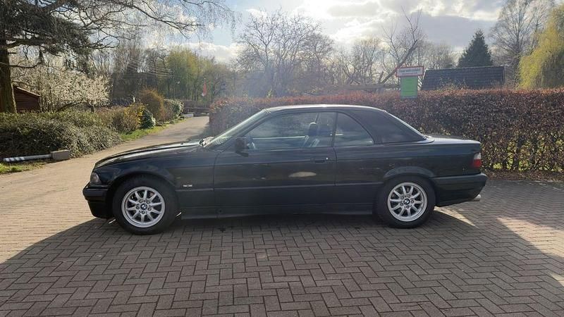Gebraucht BMW 318 Cabriolet 116 PS (85 kW) 1997 Schwarz Cabrio