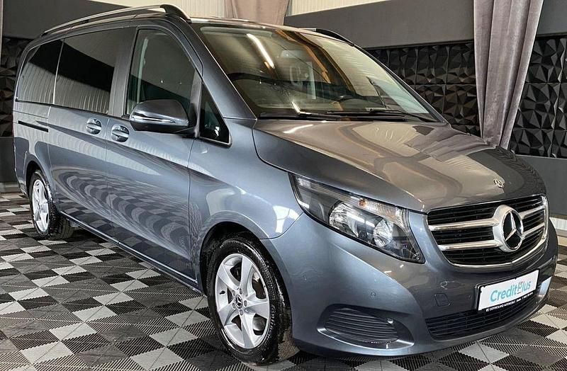 Flintgrau Gebraucht 2018 Mercedes V250 Edition Van / Kleinbus | 34.890 € (Guter Preis) - Bild 1/3
