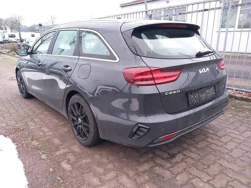 Gebraucht Kia Ceed Vision 160 PS (117 kW) 2022 New dark grau metallic Kleinwagen