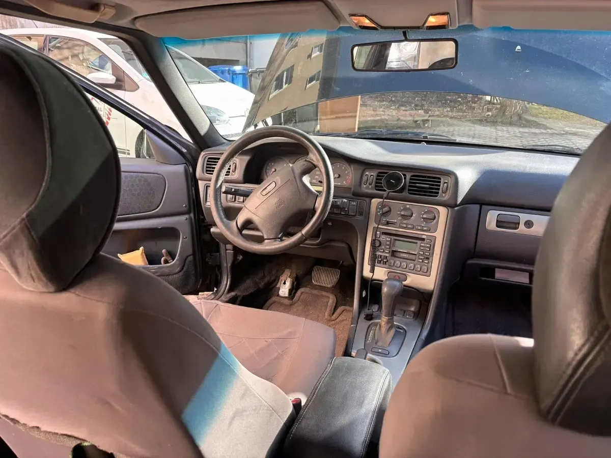 Używany Volvo V70 140 KM (102 kW) 2000 Czarny Kombi