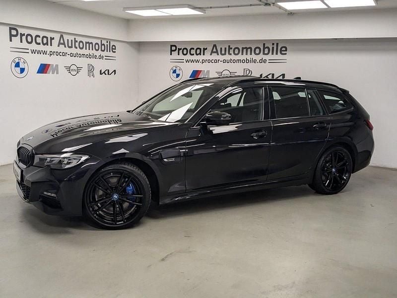 Gebraucht BMW 330e M Sport 292 PS (214 kW) 2021 Schwarz Kombi
