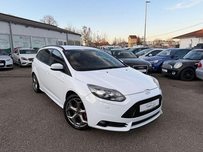 Gebraucht Ford Focus Sport 250 PS (183 kW) 2014 Weiß Kombi
