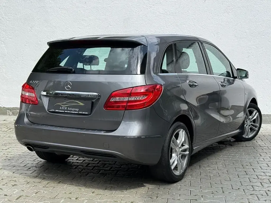 Gebraucht Mercedes B200 156 PS (114 kW) 2011 Grau Kleinwagen