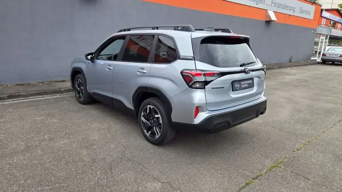Neu Subaru Forester 136 PS (100 kW) 2026 Silber SUV