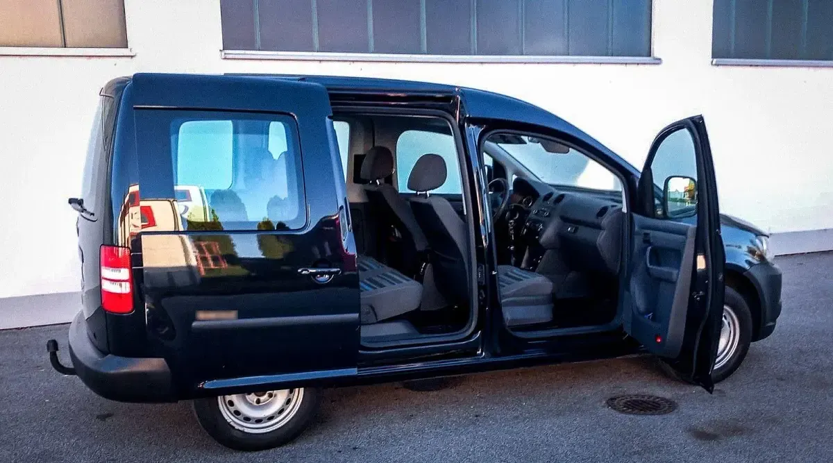 Gebraucht VW Caddy 109 PS (80 kW) 2011 Schwarz Van / Kleinbus
