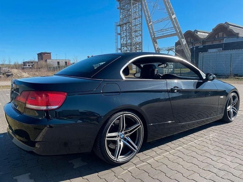 Gebraucht BMW 330 Cabriolet Performance 245 PS (180 kW) 2009 Schwarz Cabrio