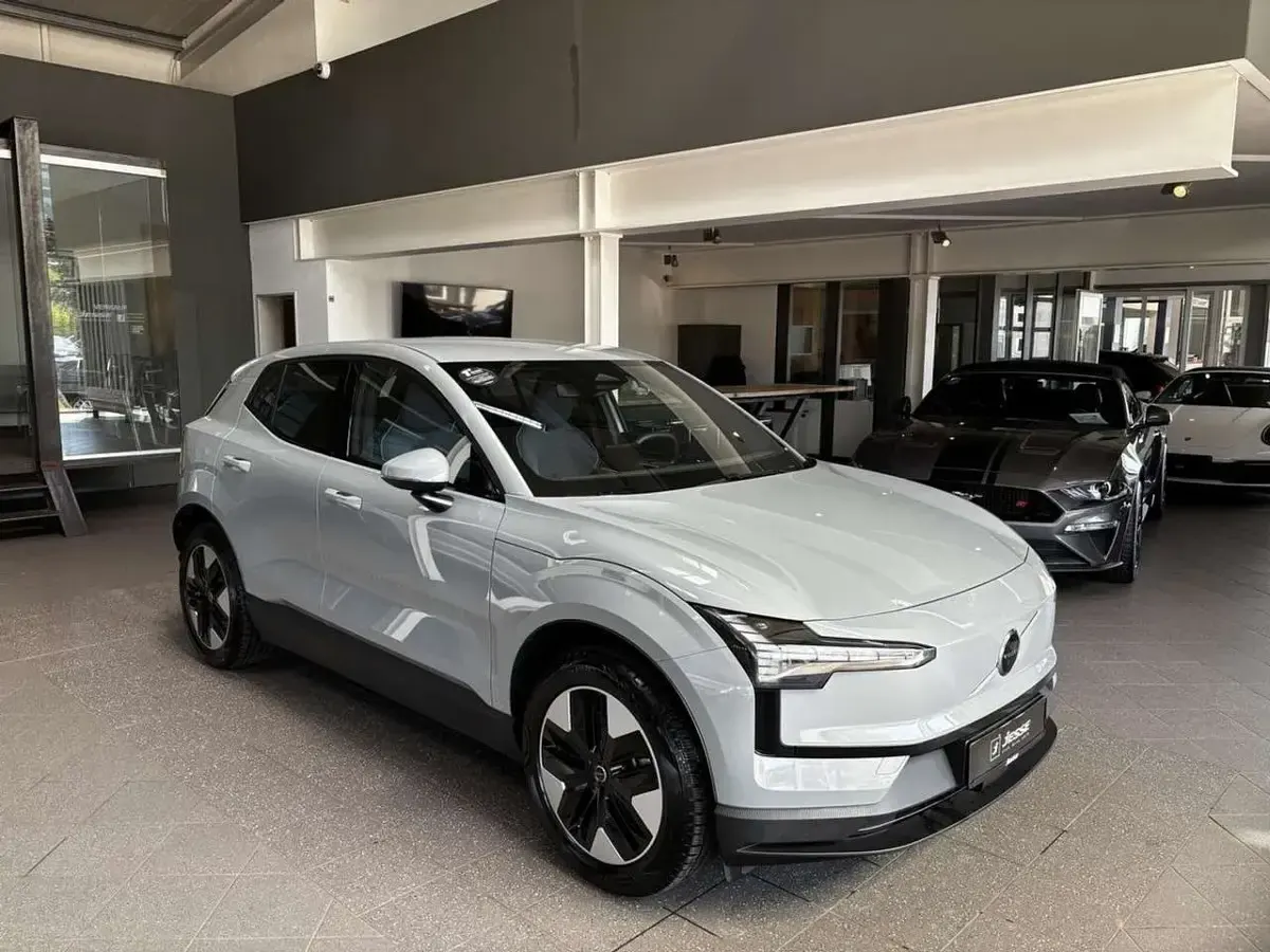 Gebraucht Volvo EX30 Core 200 kW (272 PS) 2024 Vapour grey SUV