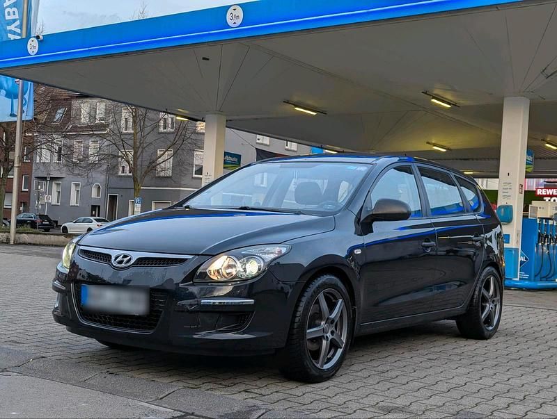 Schwarz Gebraucht 2009 Hyundai i30 Kombi | 2.400 € (Superpreis) - Bild 1/4