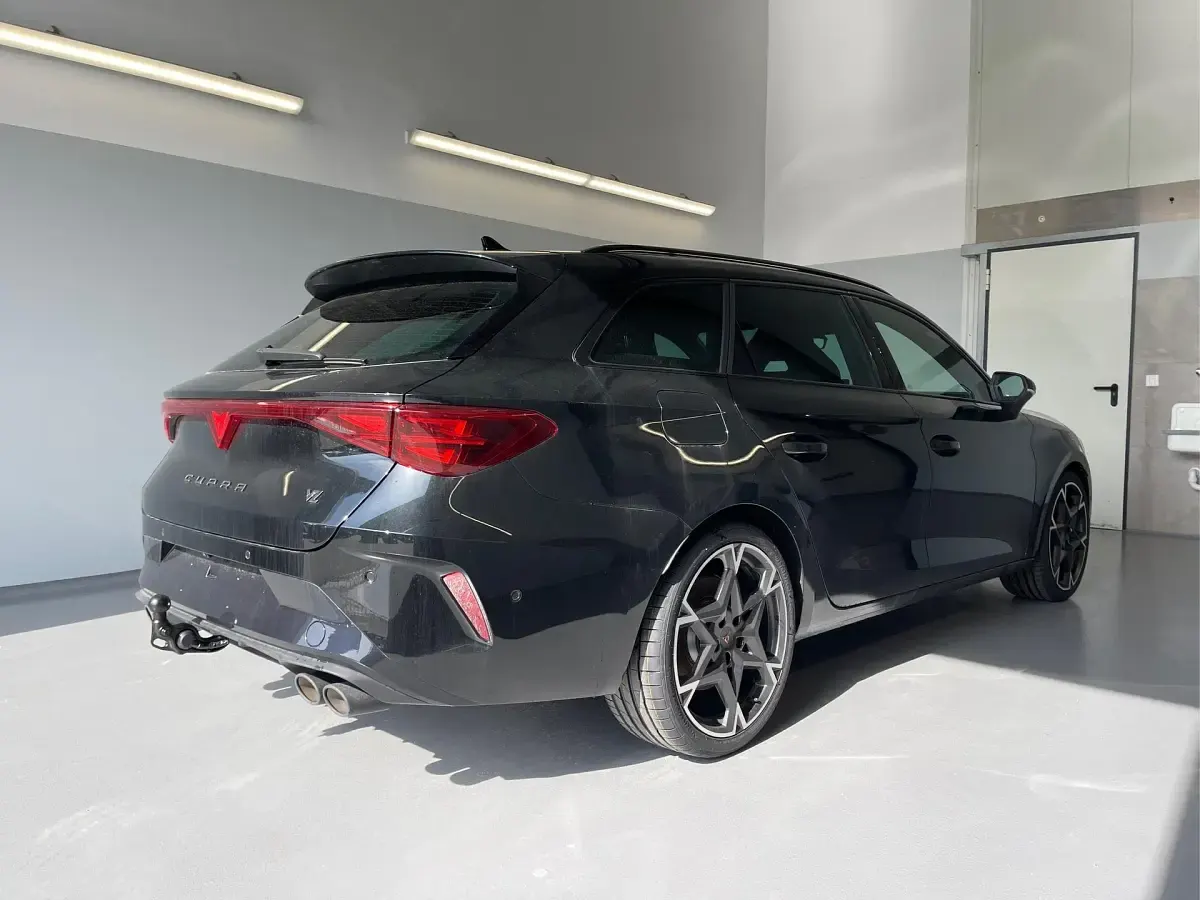 Neu Cupra Leon VZ3 333 PS (244 kW) 2026 [0e0e] midnight schwarz metallic Limousine