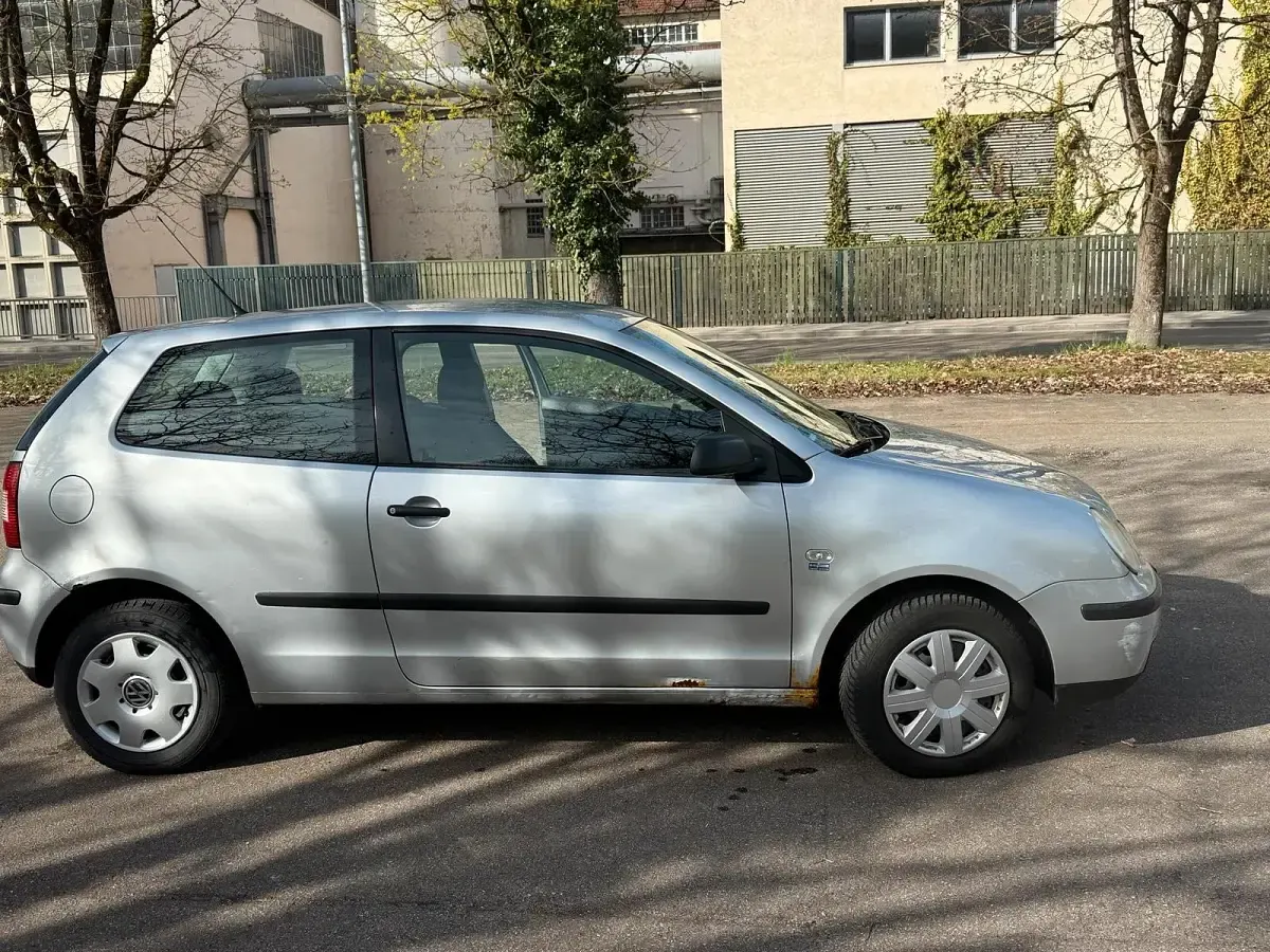 Gebraucht VW Polo 64 PS (47 kW) 2004 Grau Kleinwagen