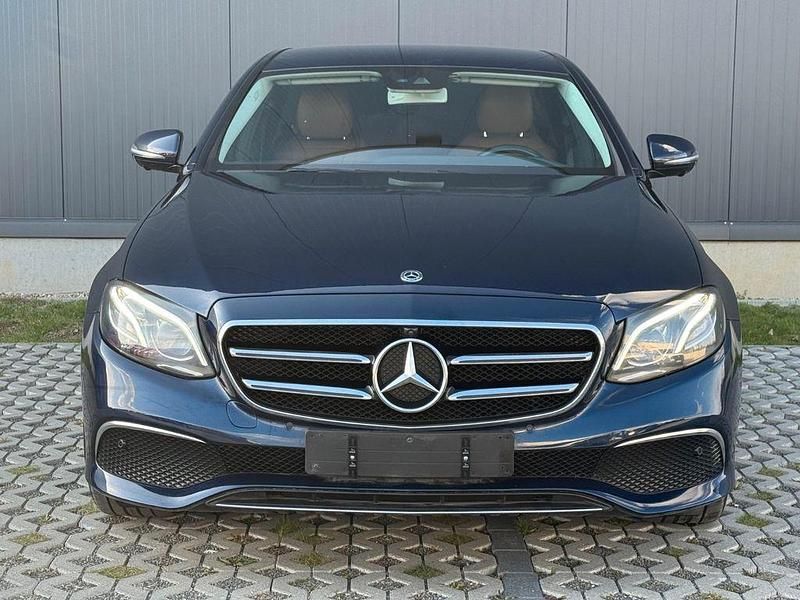 Gebraucht Mercedes E350 286 PS (210 kW) 2019 Blau Limousine