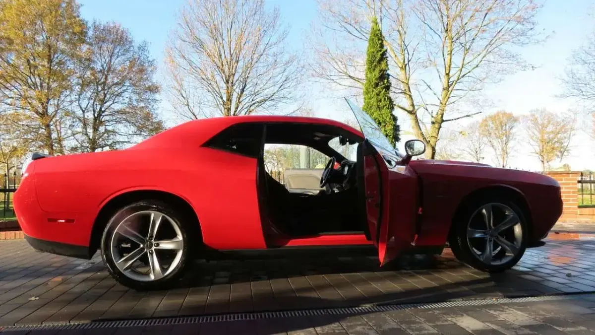 Używany Dodge Challenger 381 KM (280 kW) 2015 Czerwony Coupe