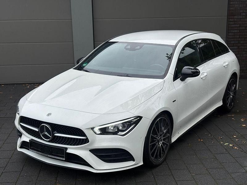 Weiß Gebraucht 2021 Mercedes CLA220 Shooting Brake AMG Kombi | 24.700 € (Fairer Preis) - Bild 1/4