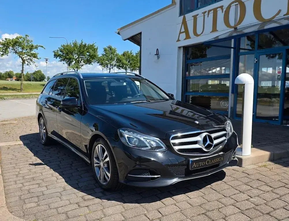 Gebraucht Mercedes E250 Avantgarde 204 PS (150 kW) 2015 Schwarz Limousine