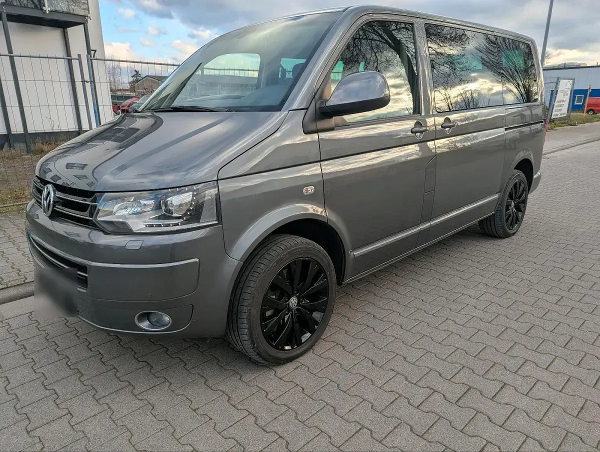 Gebraucht VW Multivan Highline 179 PS (131 kW) 2013 Grau Van / Kleinbus