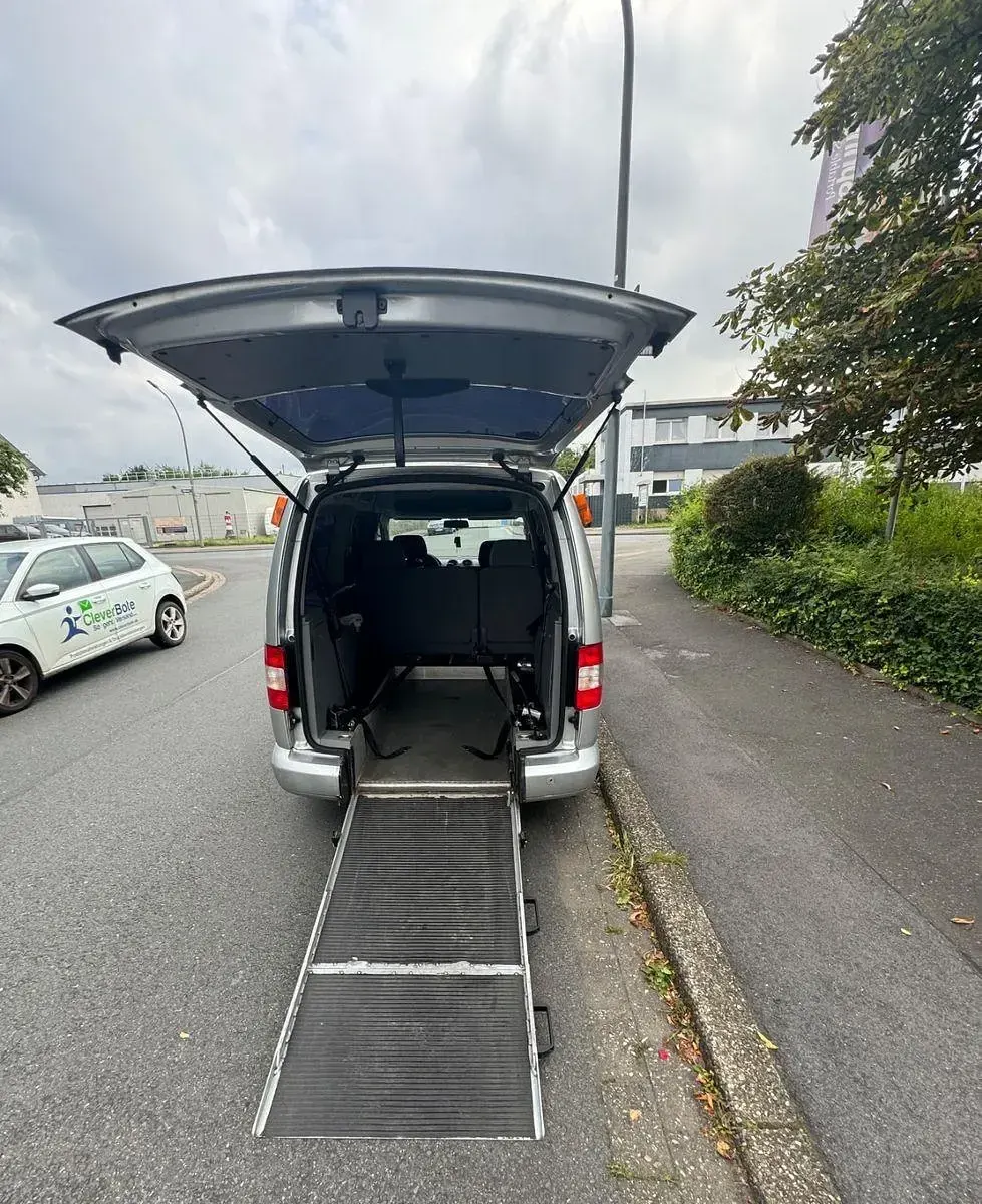Gebraucht VW Caddy Maxi 105 PS (77 kW) 2009 Silber Van / Kleinbus