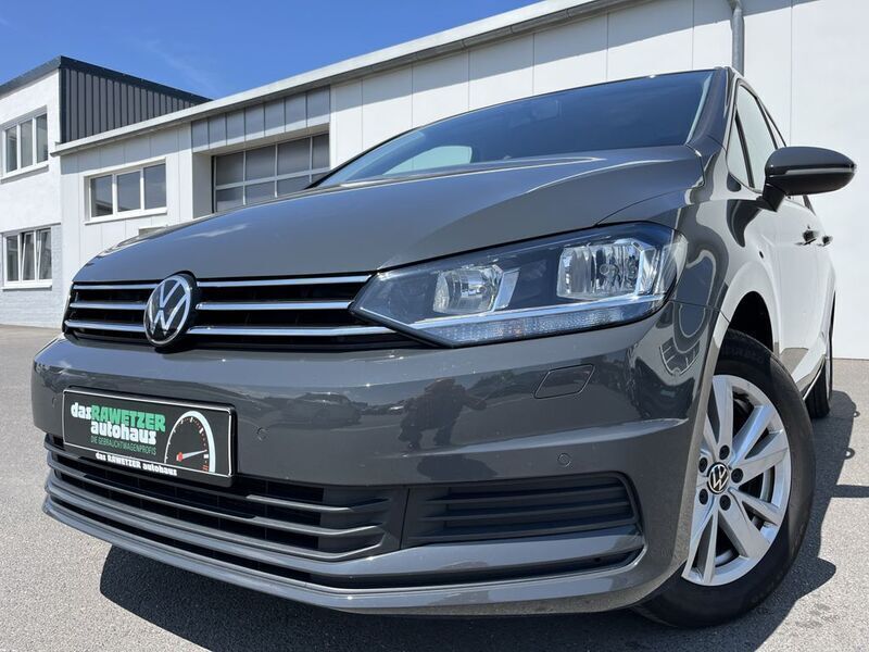 Uranograu Gebraucht 2021 VW Touran Comfortline Van / Kleinbus | 21.860 € (Guter Preis) - Bild 1/4