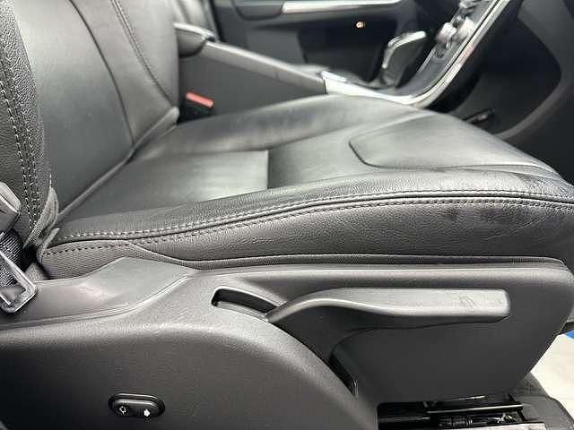 Grau metallic Gebraucht 2017 Volvo XC60 Summum SUV | 21.020 € - Bild 1/1