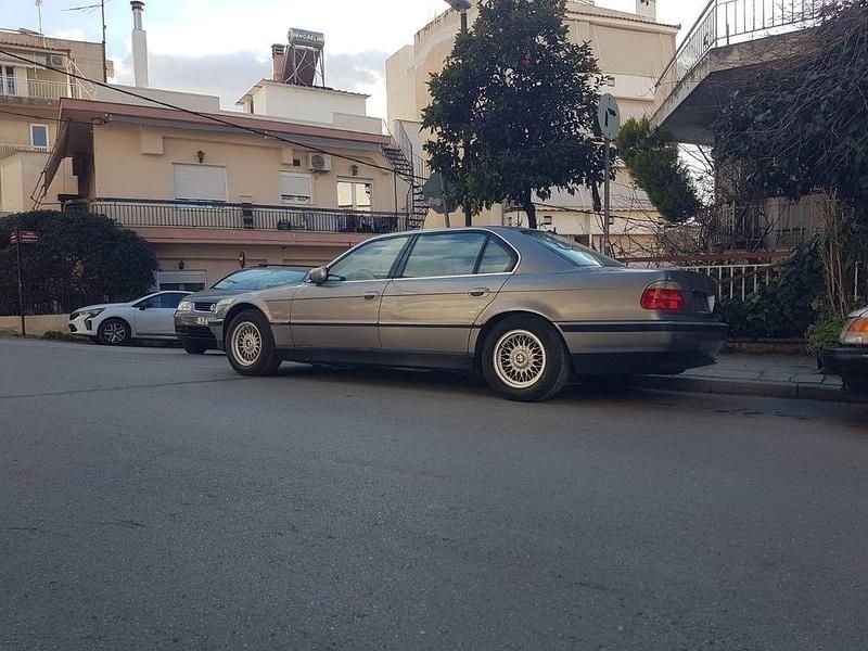 Gebraucht BMW 750L 326 PS (239 kW) 1999 Silber Limousine