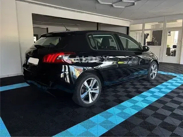 Gebraucht Peugeot 308 Active 131 PS (96 kW) 2020 Schwarz Limousine