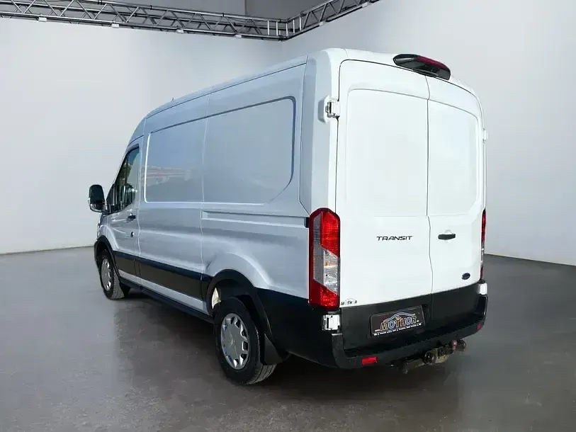 Używany Ford Transit Trend 131 KM (96 kW) 2022 Biały Sedan/Limuzyna