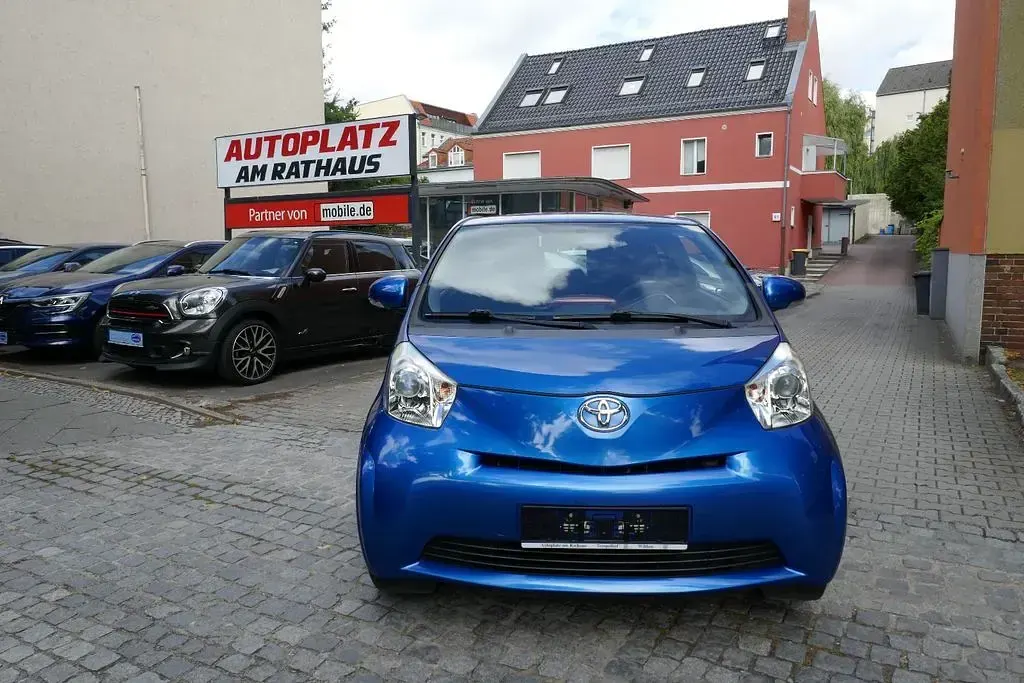Gebraucht Toyota iQ 68 PS (50 kW) 2011 Blau Kleinwagen