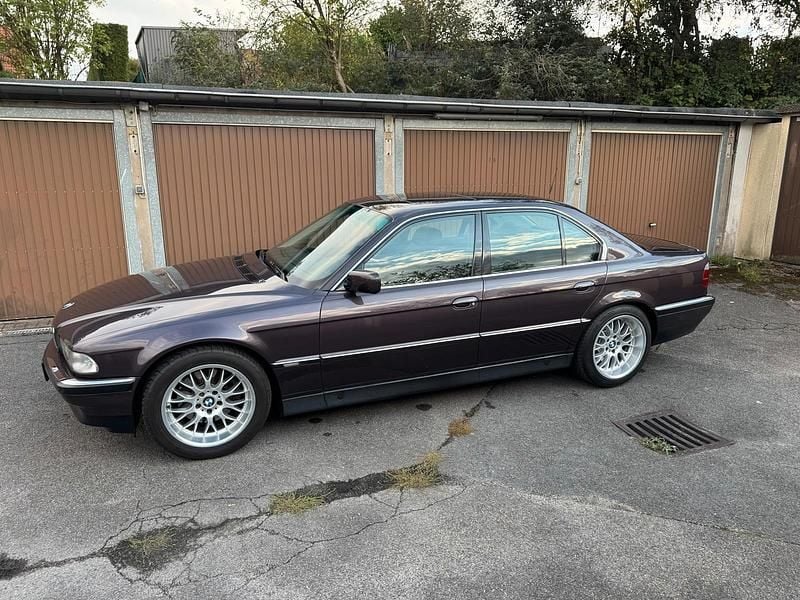 Gebraucht BMW 750 326 PS (239 kW) 1995 Violet Limousine