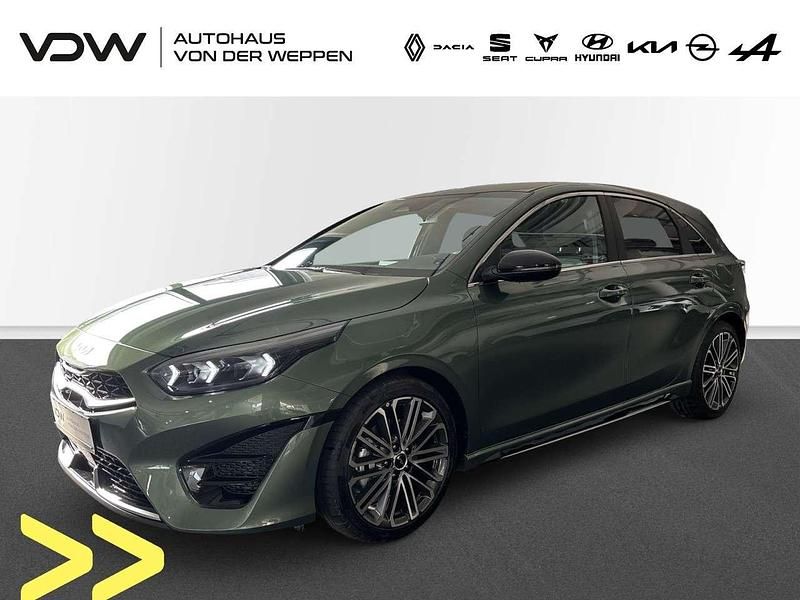 Grün Neu 2025 Kia Ceed GT GT-Line Limousine | 29.400 € - Bild 1/4