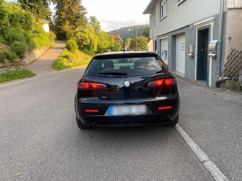 Second-hand Alfa Romeo 159 150 CP (110 kW) 2009 Negru Break