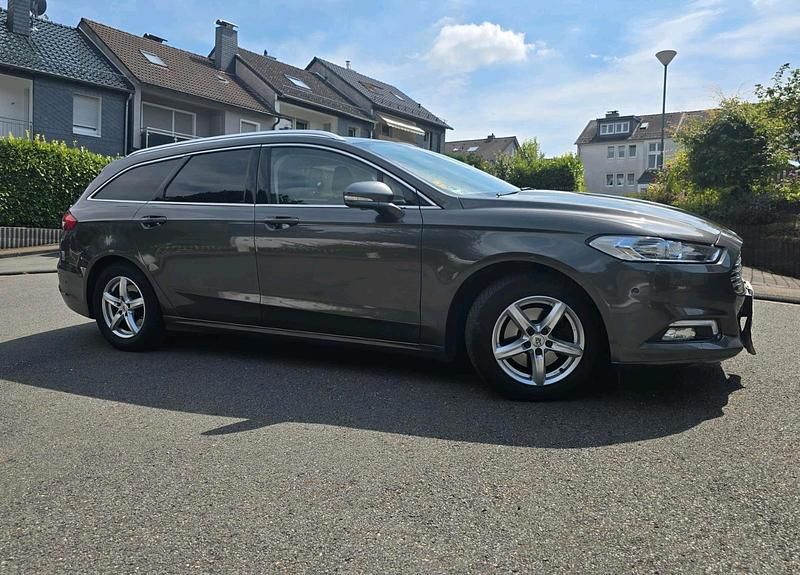 Grau Gebraucht 2018 Ford Mondeo Kombi | 10.990 € (Superpreis) - Bild 1/4
