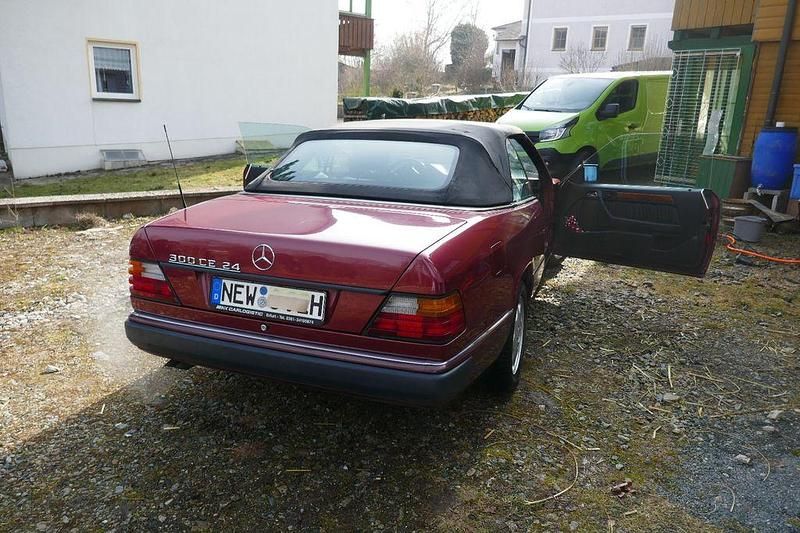 Gebraucht Mercedes E300 220 PS (161 kW) 1992 Rot Cabrio