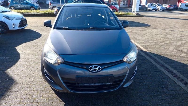 Gebraucht Hyundai i20 Edition 86 PS (63 kW) 2014 Grau Kleinwagen