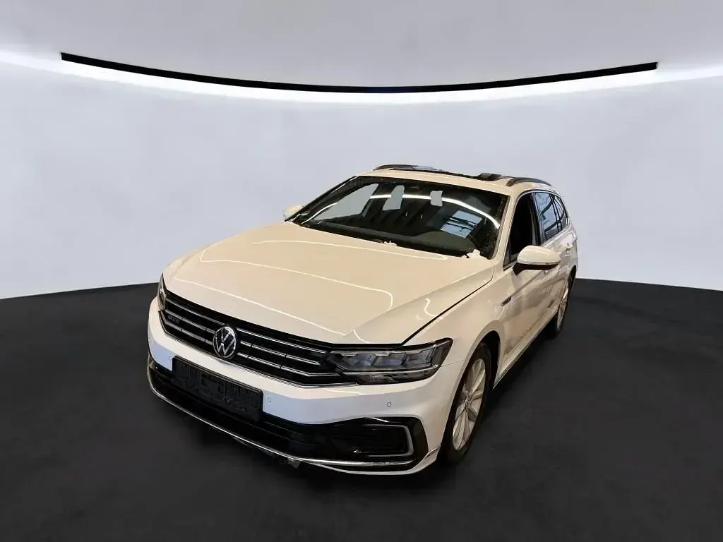 Gebraucht VW Passat GTE 218 PS (160 kW) 2021 Pure white Kombi