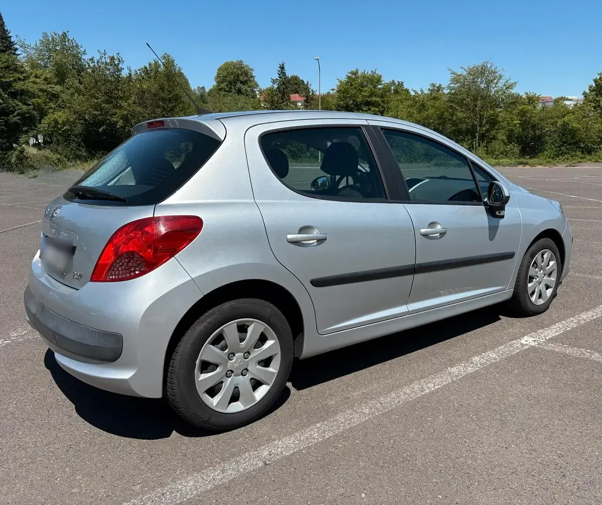 Gebraucht Peugeot 207 88 PS (64 kW) 2007 Silber Limousine