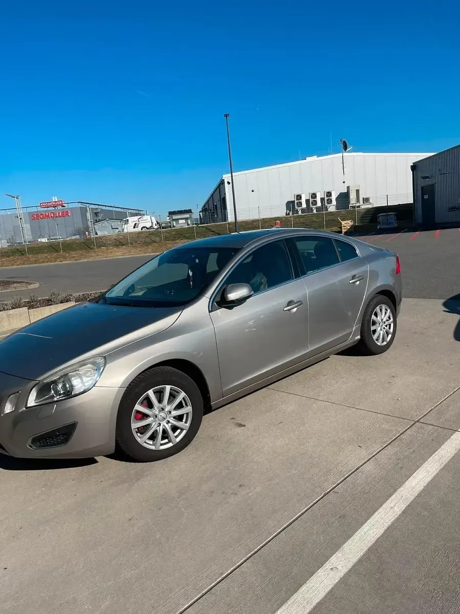 Gebraucht Volvo S60 175 PS (128 kW) 2012 Beige Limousine