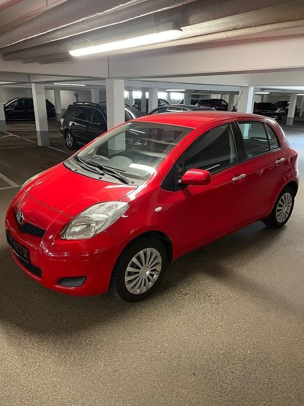 Rot Gebraucht 2011 Toyota Yaris Kleinwagen | 3.500 € (Guter Preis) - Bild 1/4