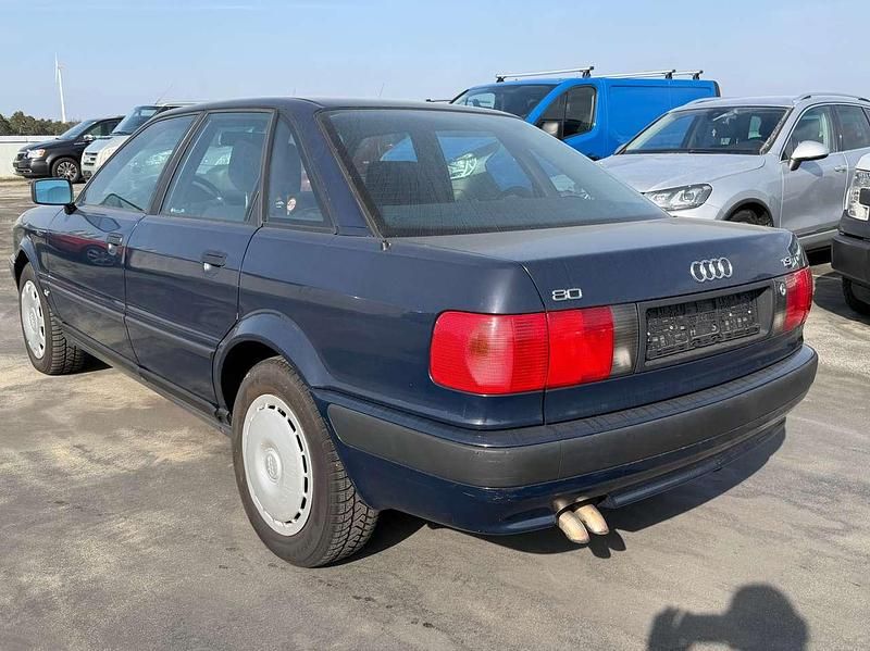 Second-hand Audi 80 90 CP (66 kW) 1994 Albastru Berlinǎ
