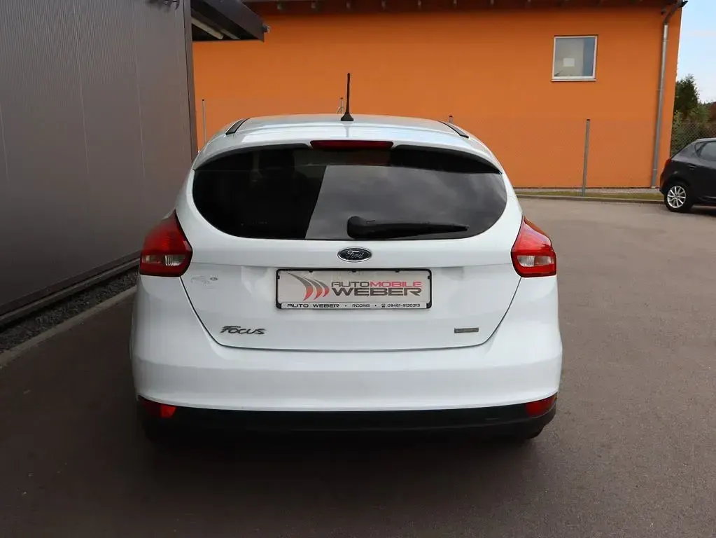 Occasion Ford Focus Trend 101 ch (74 kW) 2018 Blanc Berline