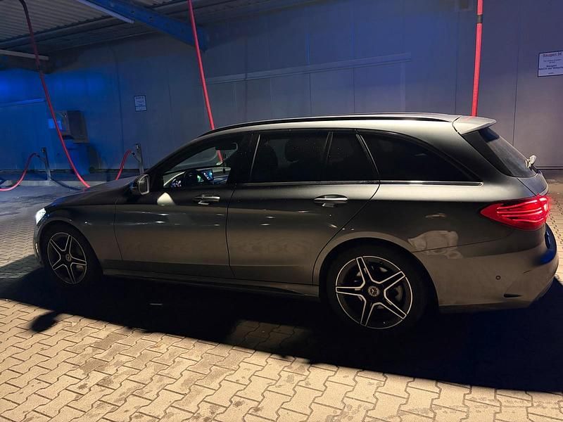 Gebraucht Mercedes C180 AMG 122 PS (89 kW) 2019 Andere farben Kombi