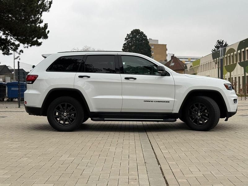 Gebraucht Jeep Grand Cherokee Laredo 290 PS (213 kW) 2018 Weiß SUV