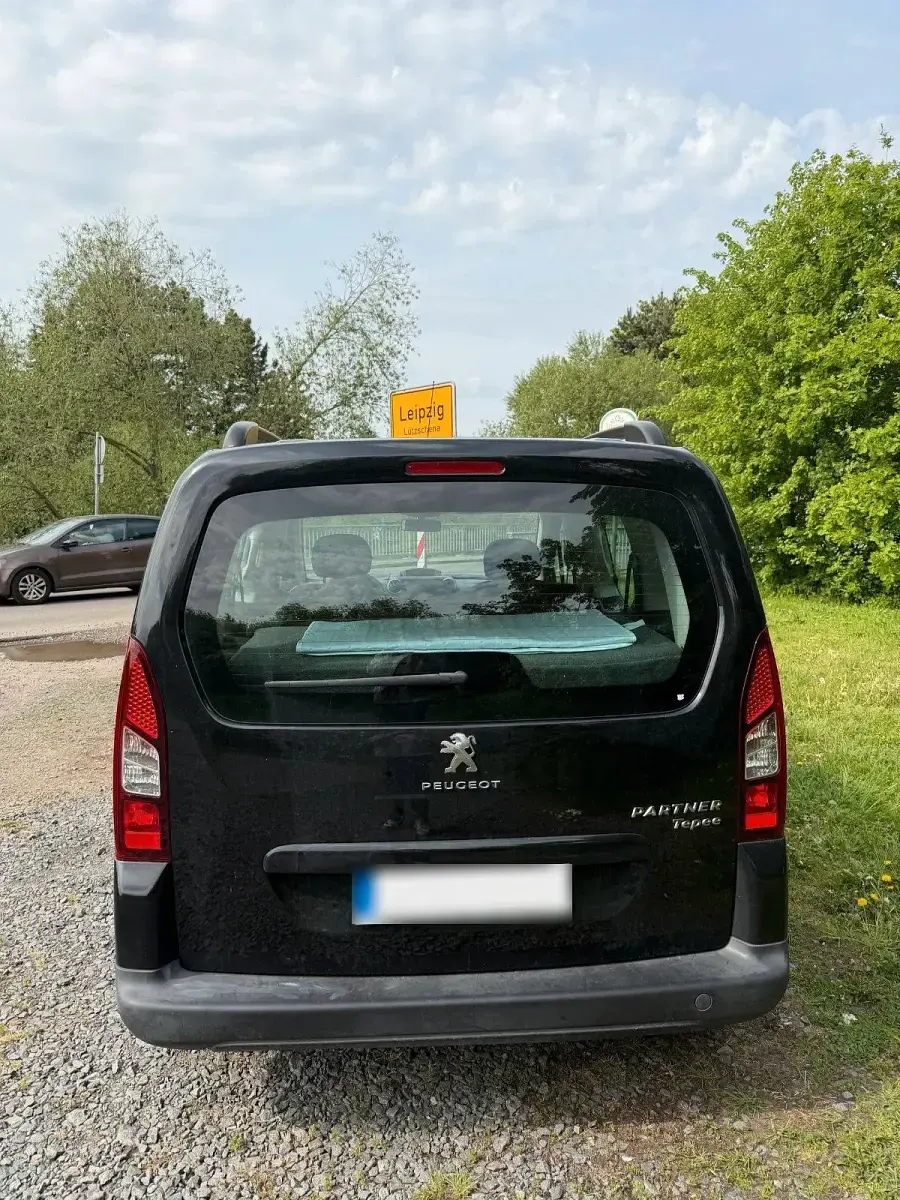 Gebraucht Peugeot Partner Tepee 119 PS (87 kW) 2016 Schwarz Van / Kleinbus