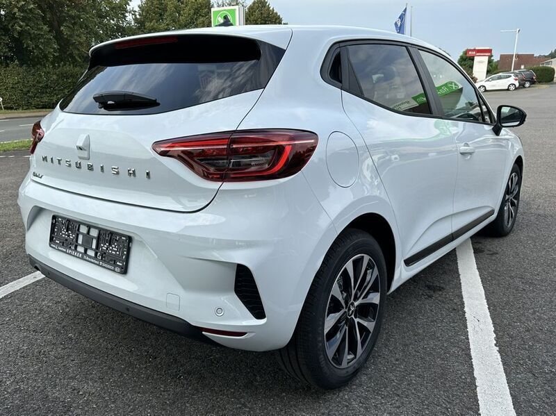 Gebraucht Mitsubishi Colt Plus 91 PS (66 kW) 2024 Antarktisweiß Limousine